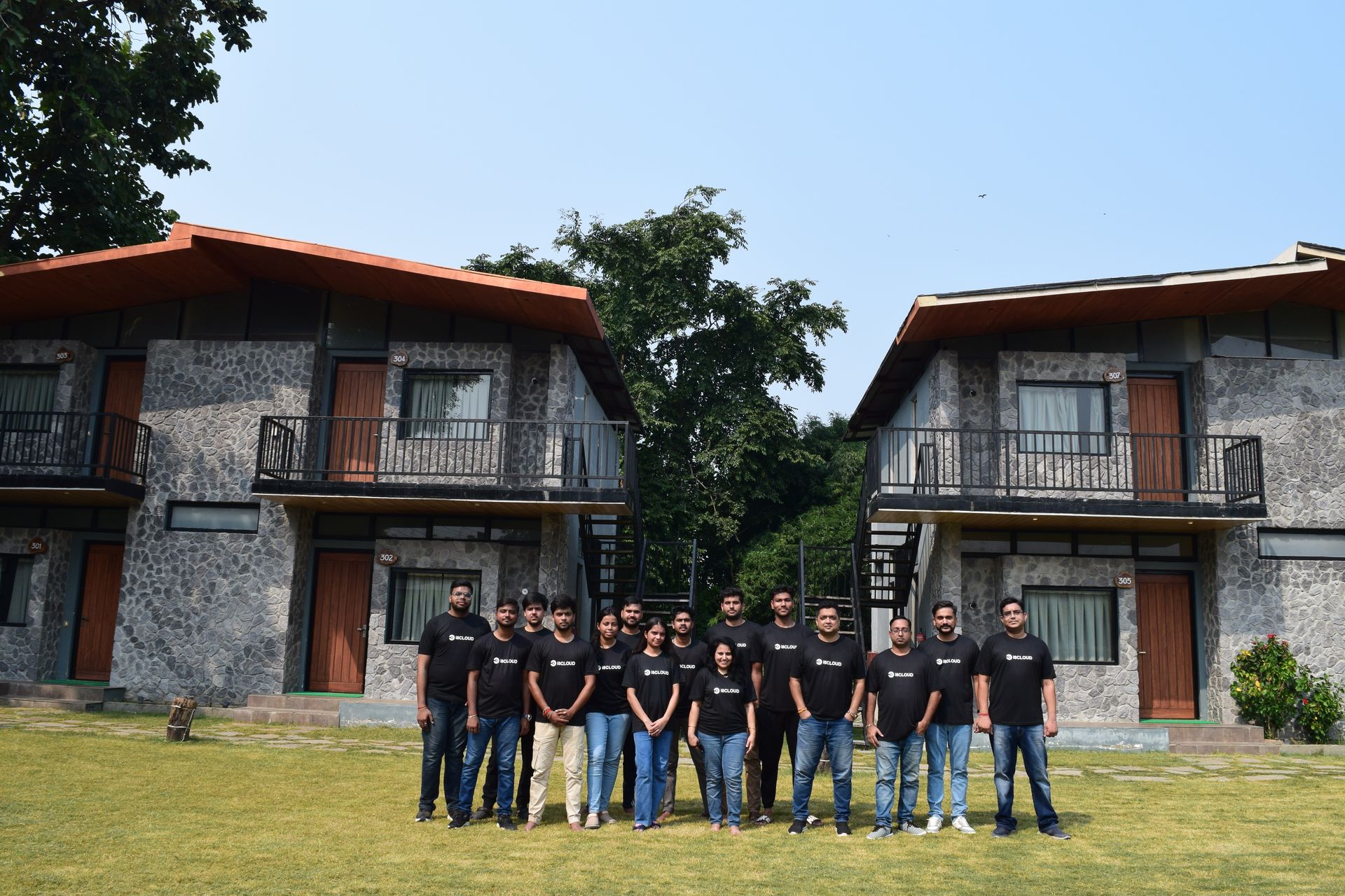 Group Photo During Annual Meet i8CLOUD