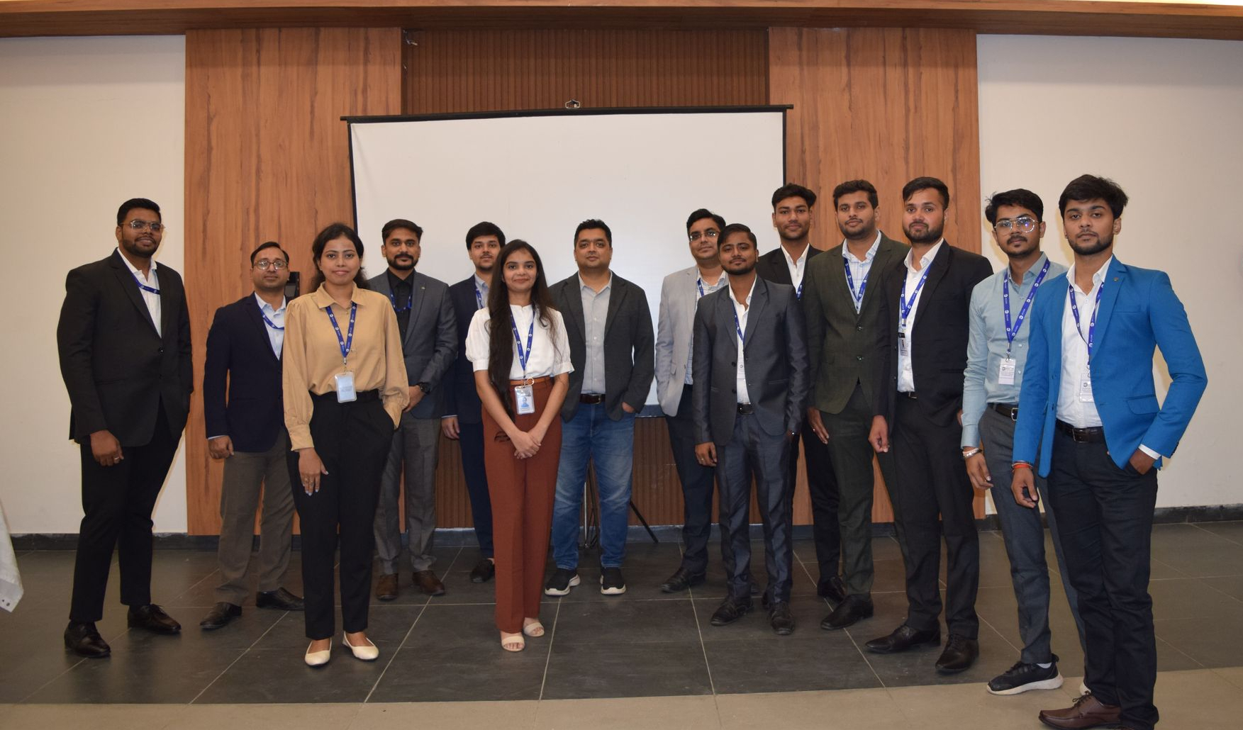 i8CLOUD Annual Meet at Jim Corbett – team members attending a professional session focused on business strategy, collaboration, and future planning.